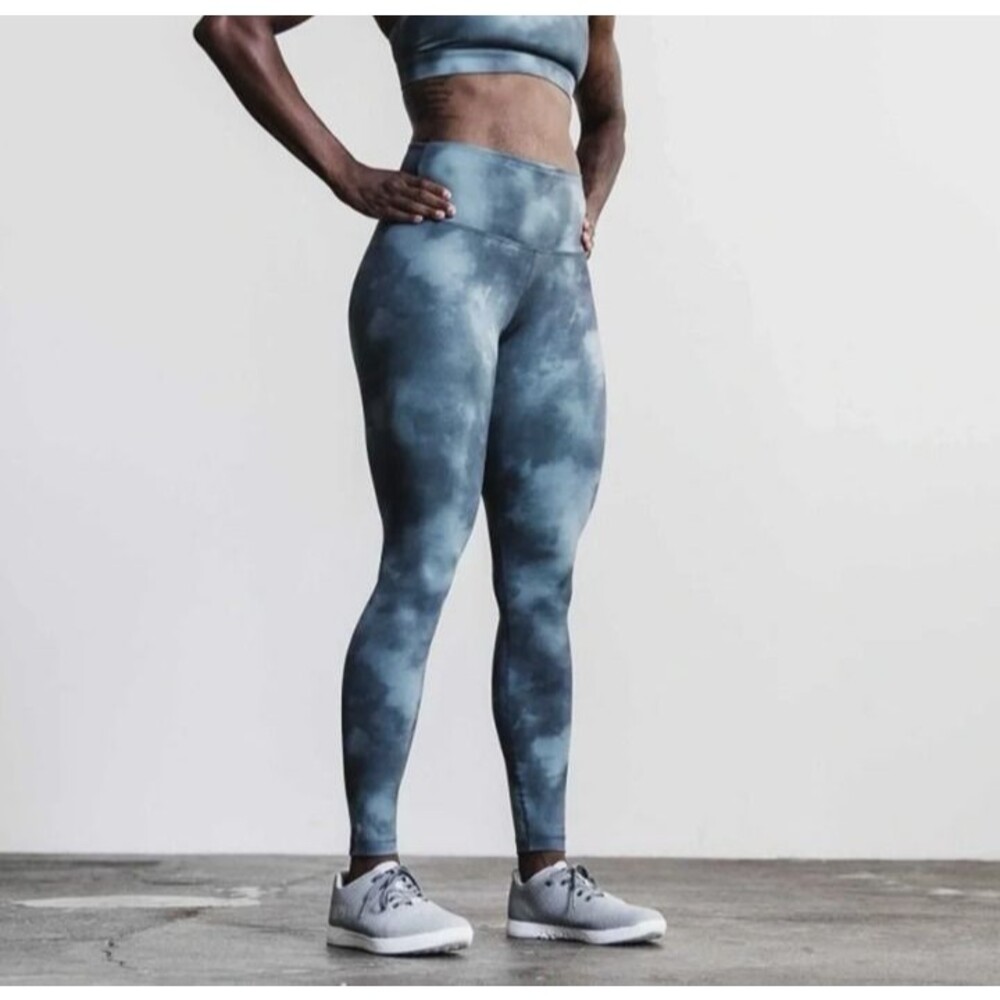 NOBULL Tie Dye Leggings Sz Small - Slate/Ink Blue CROP